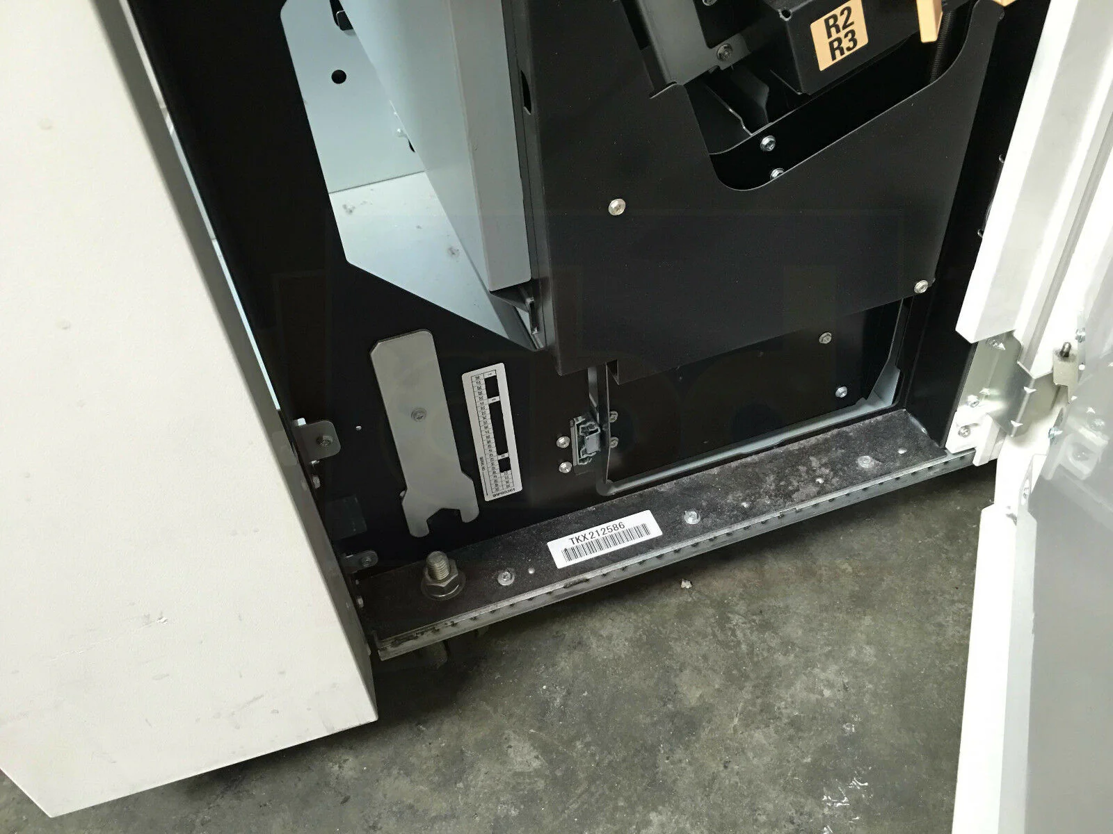 Xerox TKX Booklet Finisher with 2/3 Hole Punch - Image 4