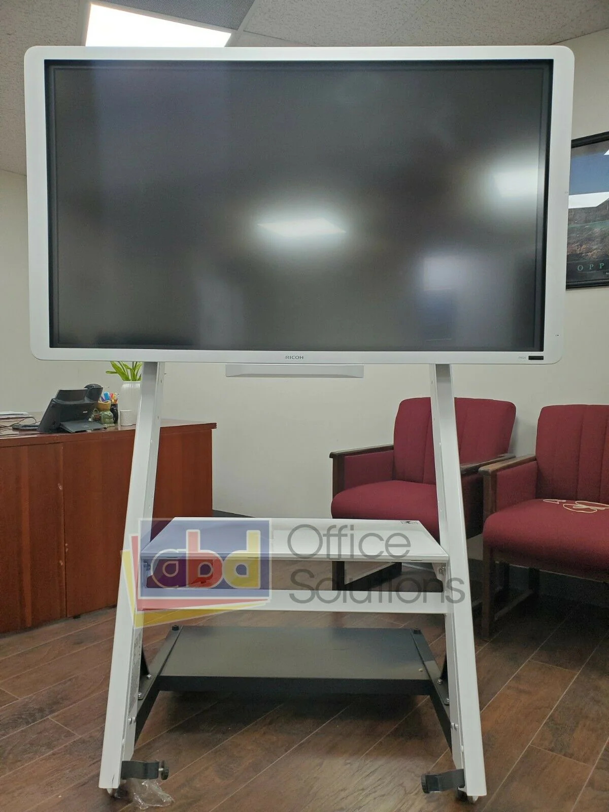 Ricoh D5520 55-inch LED Interactive Whiteboard with Stand - Image 3