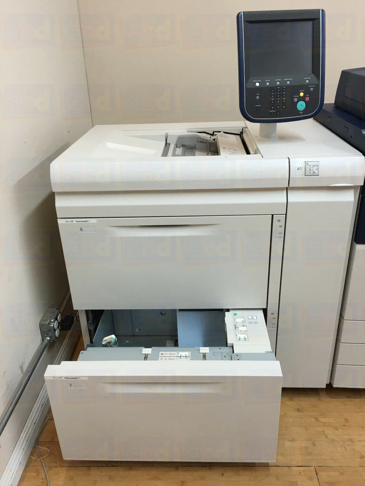 Xerox Two-Tray 4,000 Sheets Oversized High Capacity Feeder (B4E) - Image 4